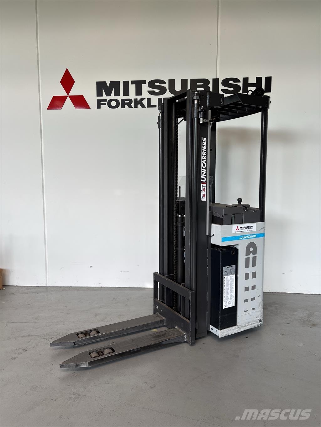 Atlet AJN160 Самохідні електроштабелери