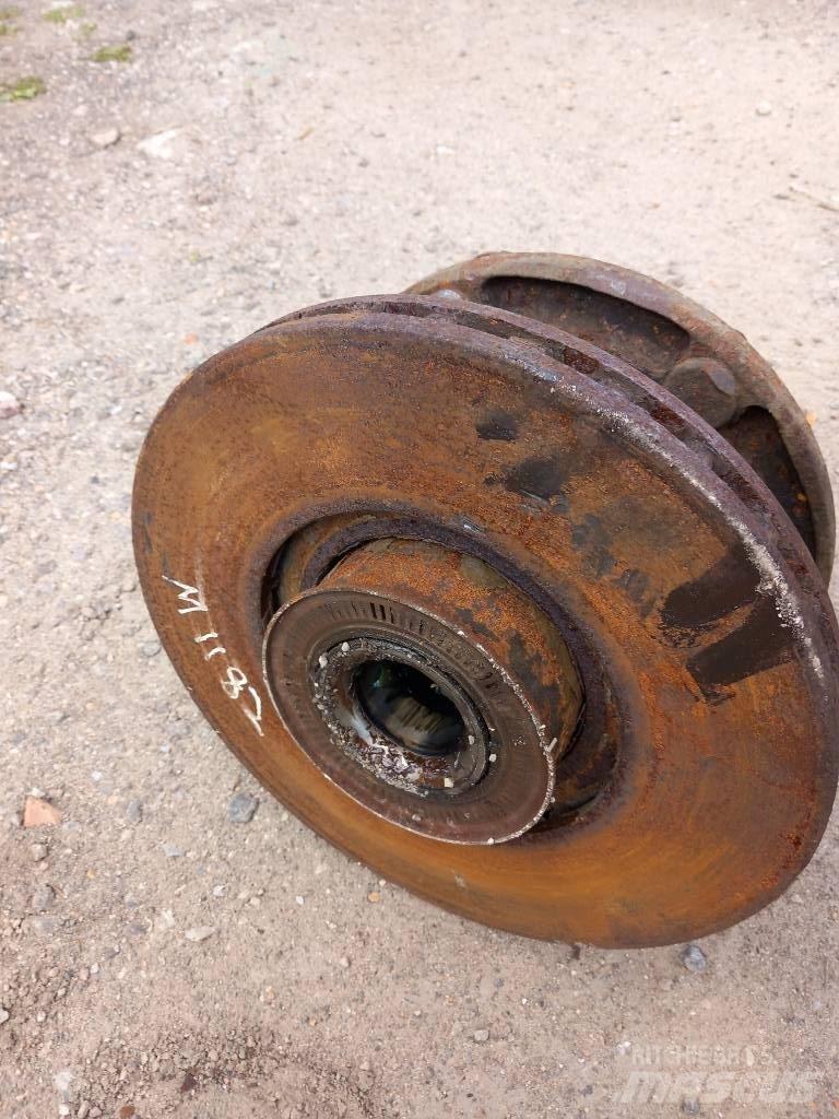 MAN TGX   81443010185 Осі
