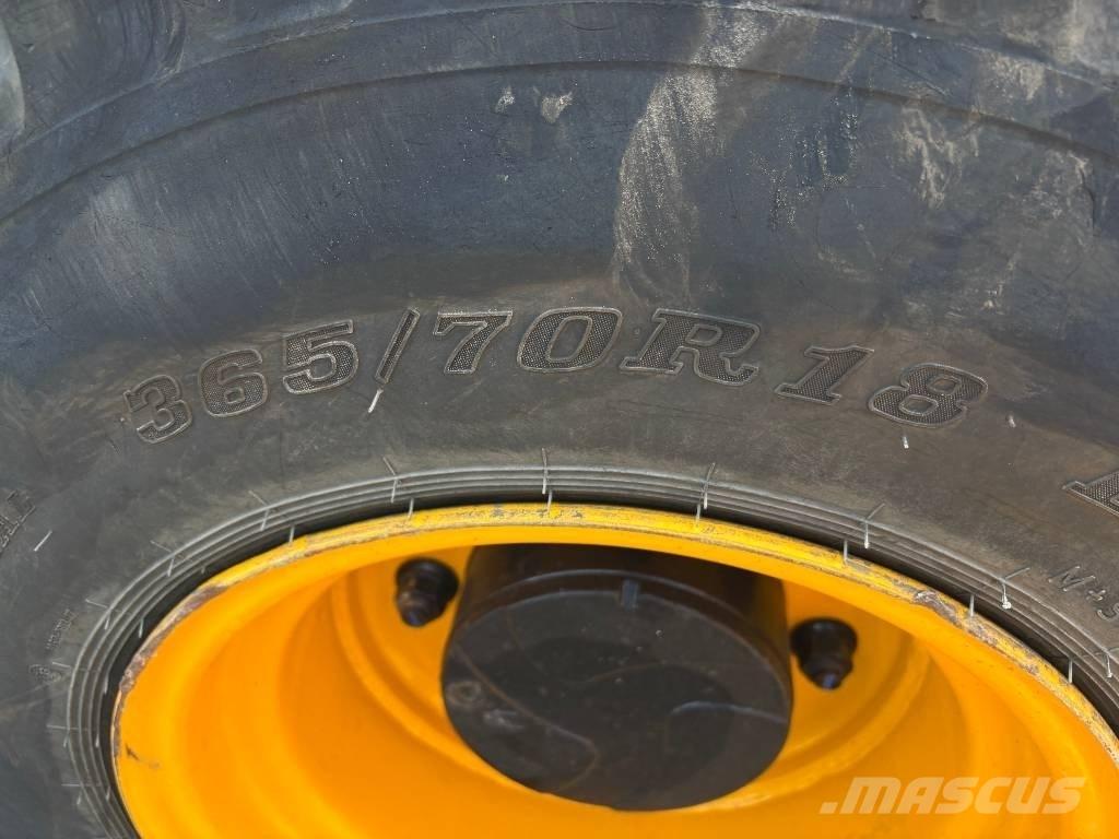 JCB 407 Фронтальні навантажувачі