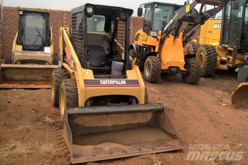 CAT 226B Вантажівки / спеціальні