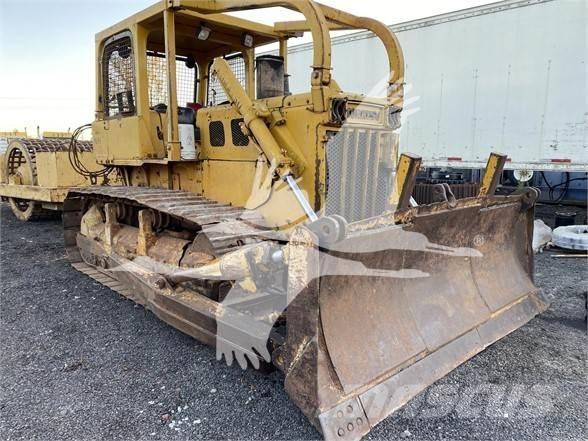 Komatsu D65E-6 Гусеничні бульдозери