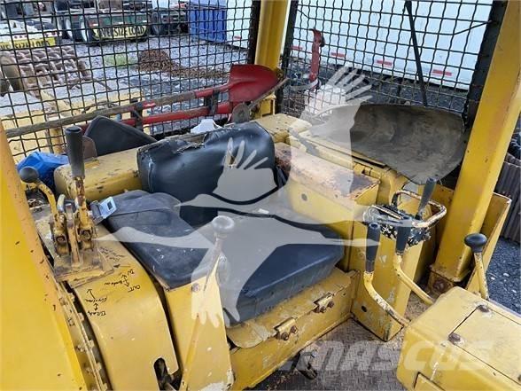 Komatsu D65E-6 Гусеничні бульдозери