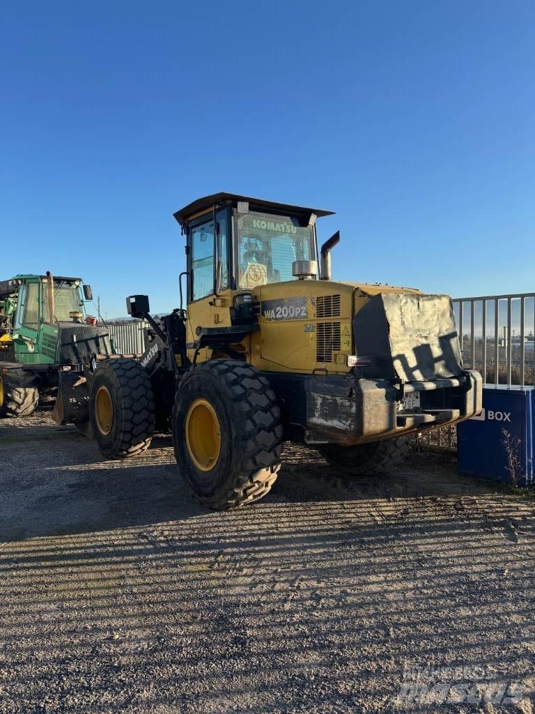 Komatsu WA 200 PZ-6 Фронтальні навантажувачі
