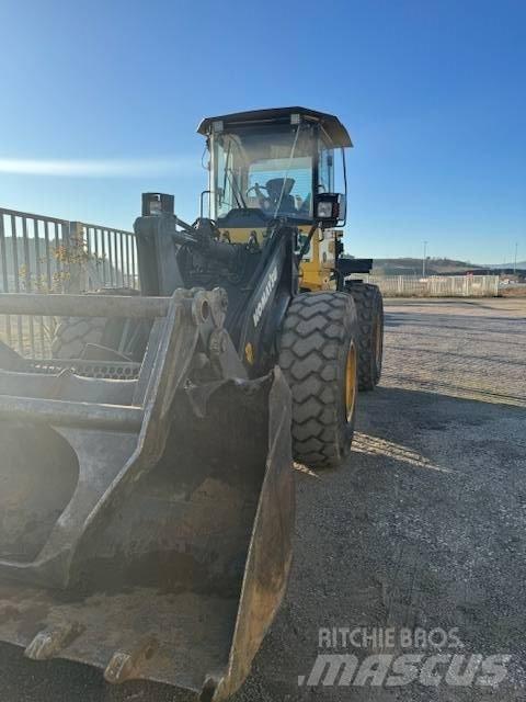 Komatsu WA 200 PZ-6 Фронтальні навантажувачі