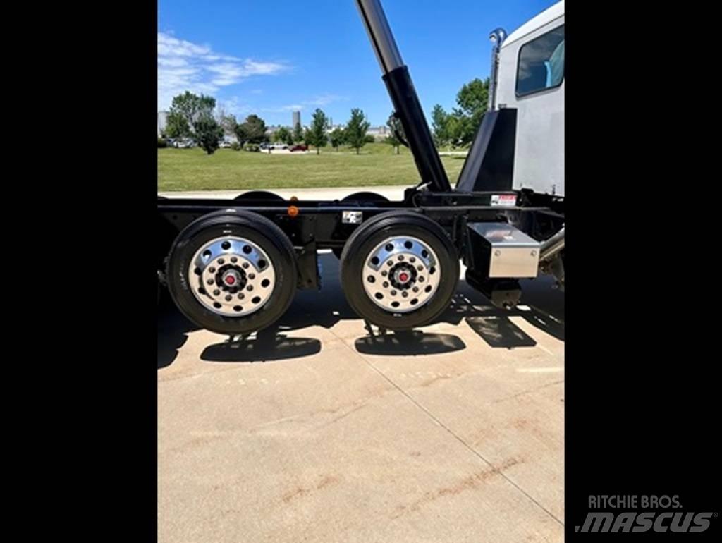 Kenworth T 880 Тягачі
