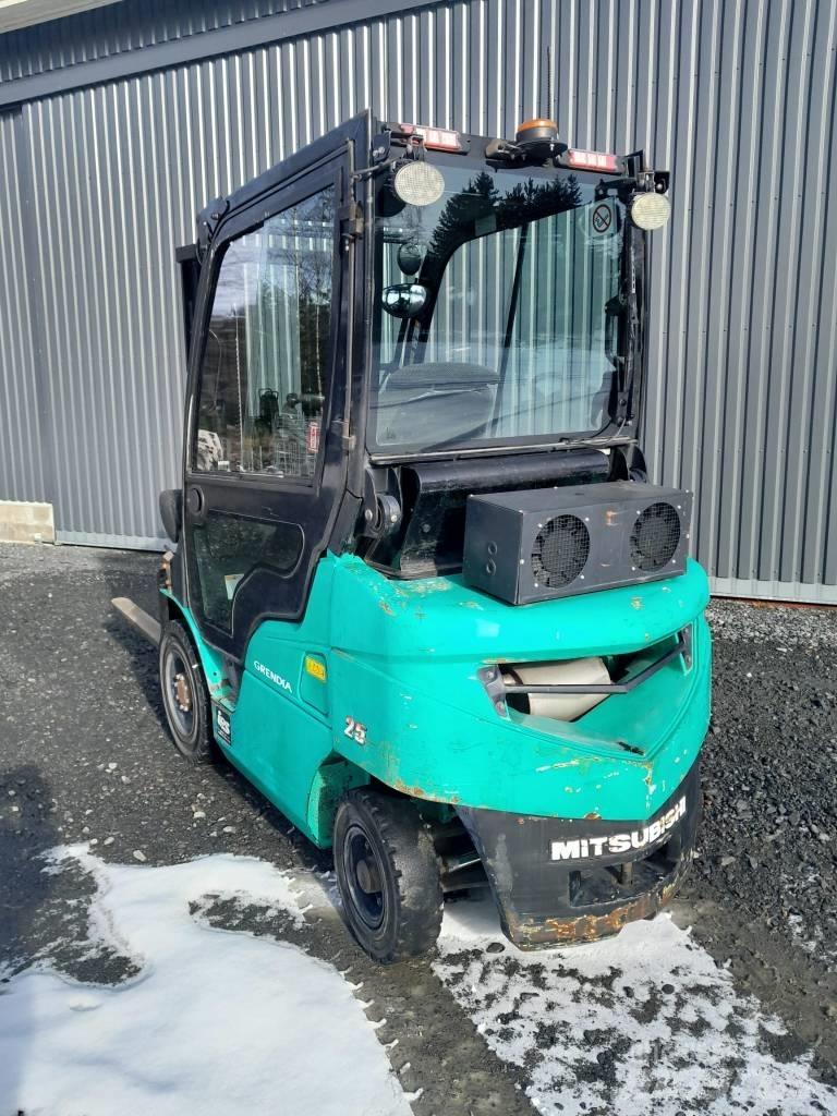 Mitsubishi FD 25 N Дизельні навантажувачі