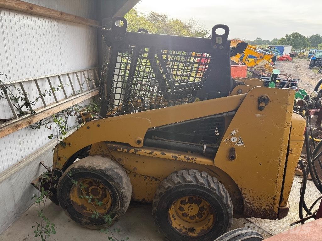 CAT 216 B 3 Міні-навантажувачі