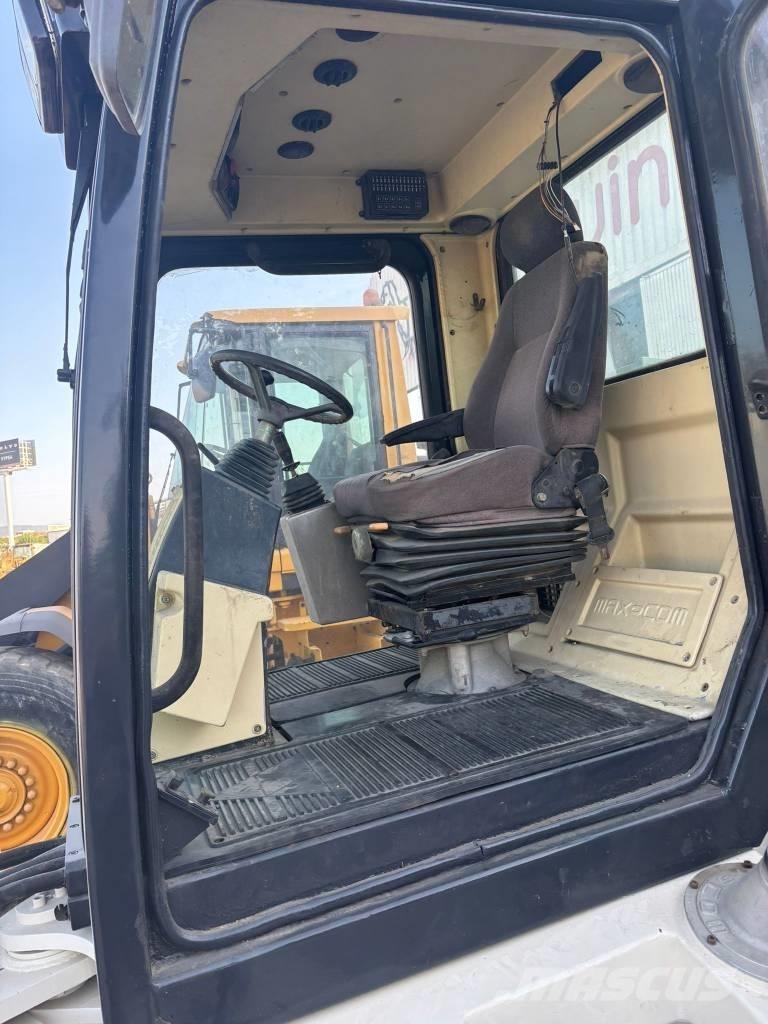  Max Com R712 Пневматичні катки