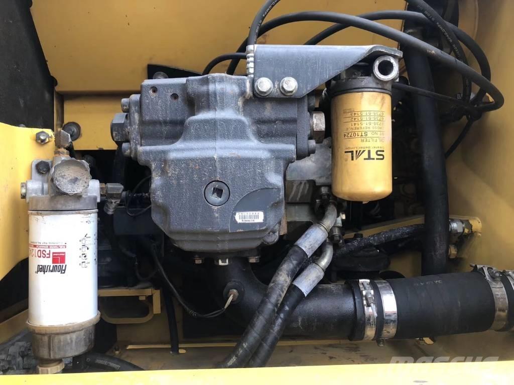 Komatsu pc220-8 Гусеничні екскаватори