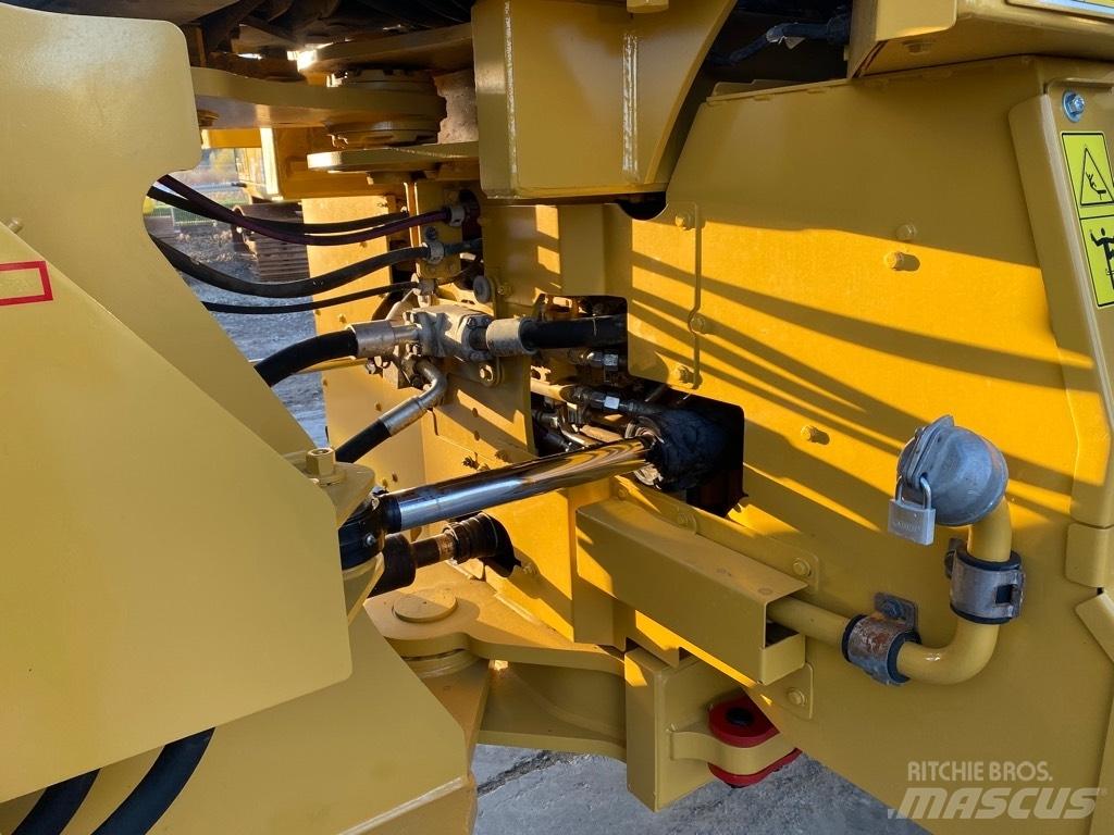 CAT 966 M Фронтальні навантажувачі