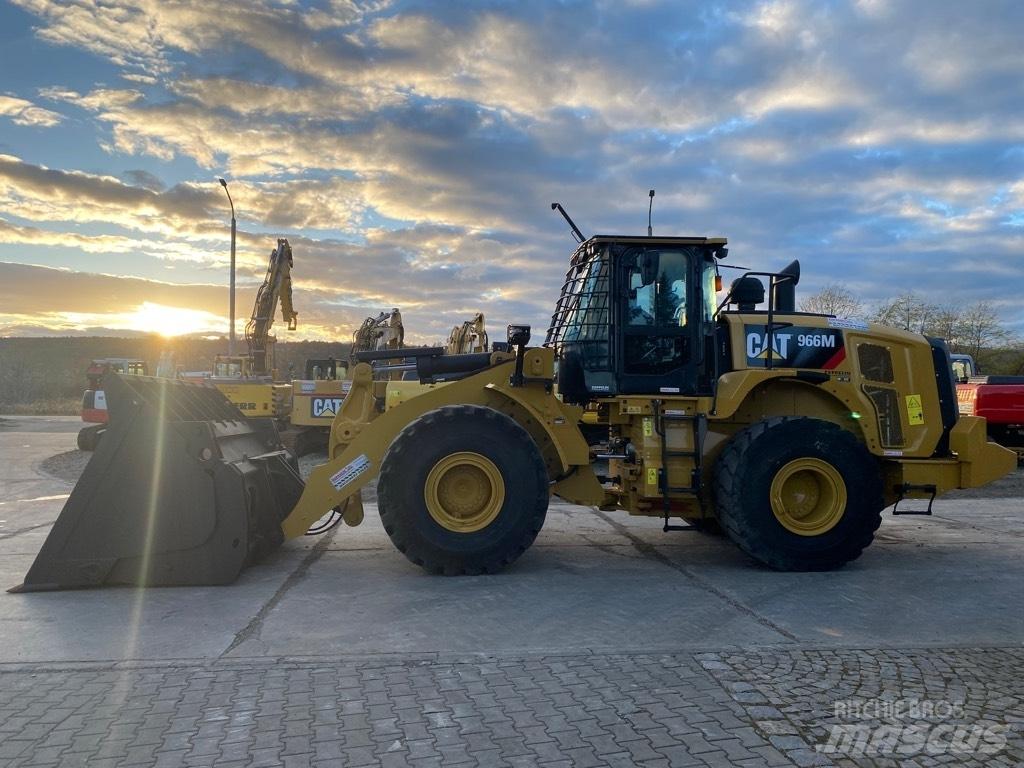CAT 966 M Фронтальні навантажувачі
