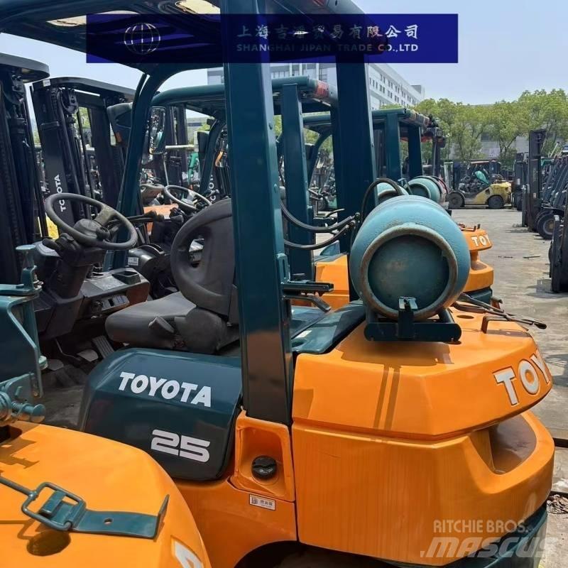 Toyota 25 Дизельні навантажувачі