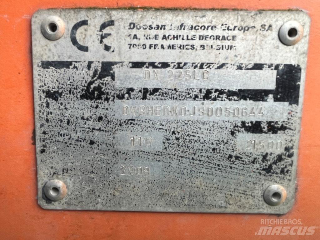 Doosan DX 225 LC Екскаватори з великим вилітом