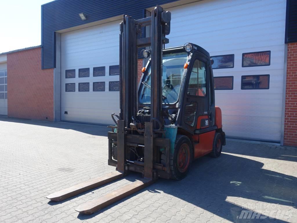 Nissan FGD 02A30Q Дизельні навантажувачі