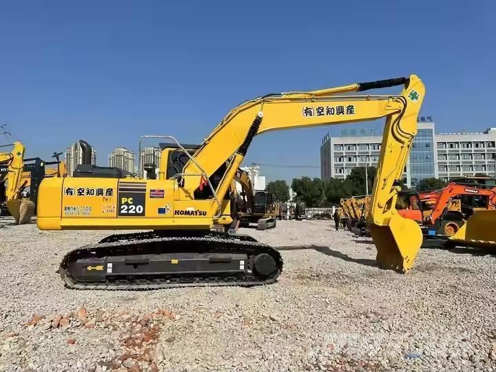 Komatsu PC 220 Гусеничні екскаватори