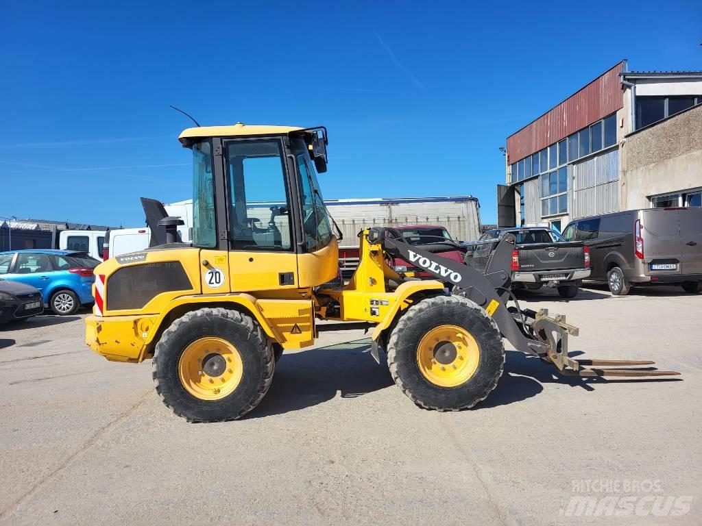 Volvo L 30 G Фронтальні навантажувачі