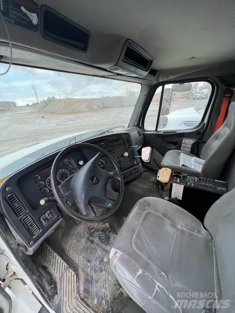 Freightliner SD 114 Вантажівки / спеціальні