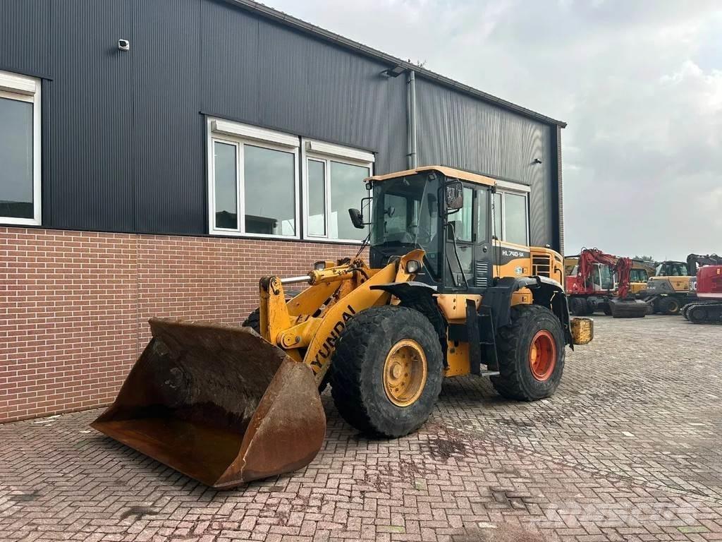 Hyundai HL 740-9A Фронтальні навантажувачі