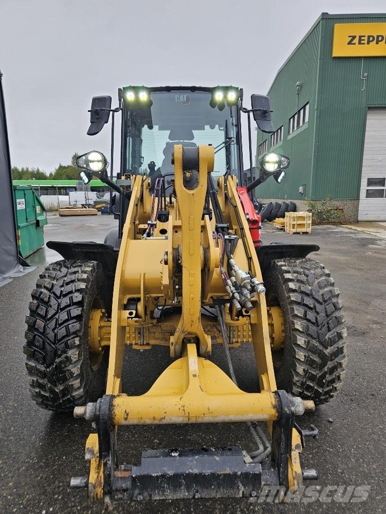 CAT 908 HF Фронтальні навантажувачі