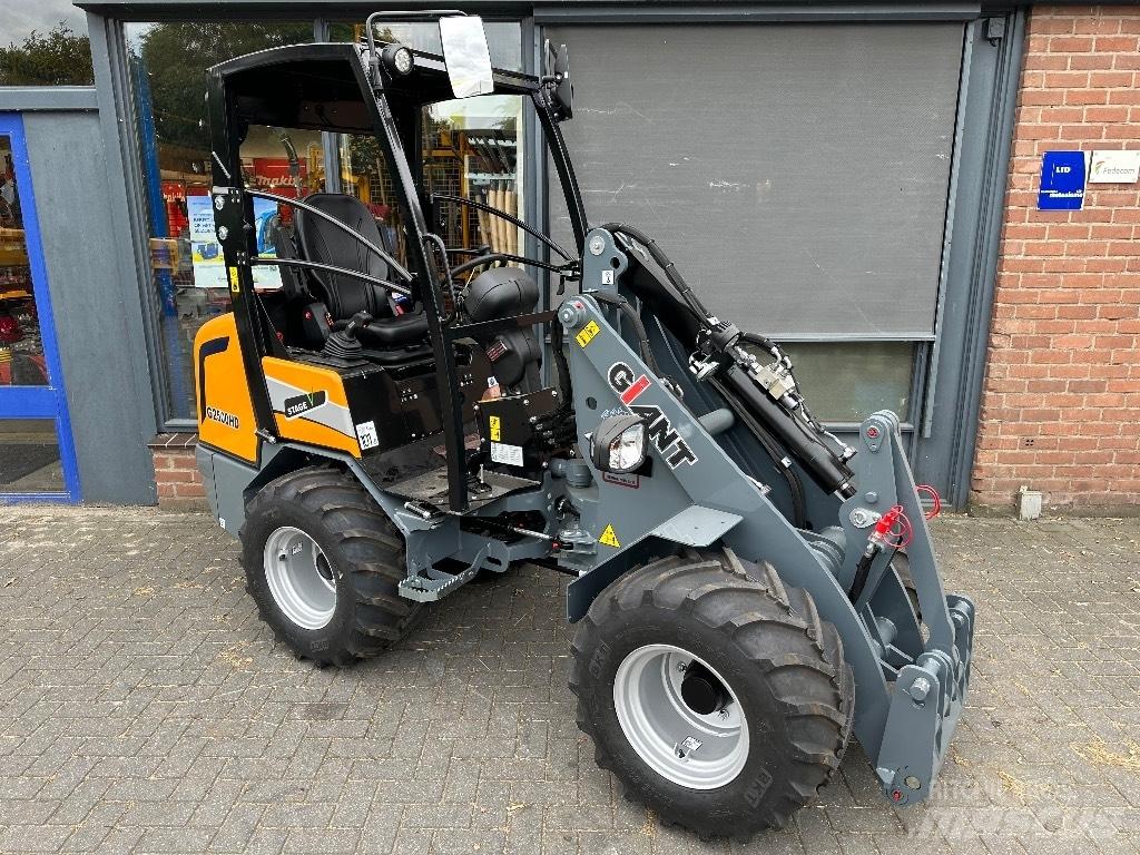 GiANT G2500HD Багатофункціональне обладнання для вантажних і землекопальних робіт