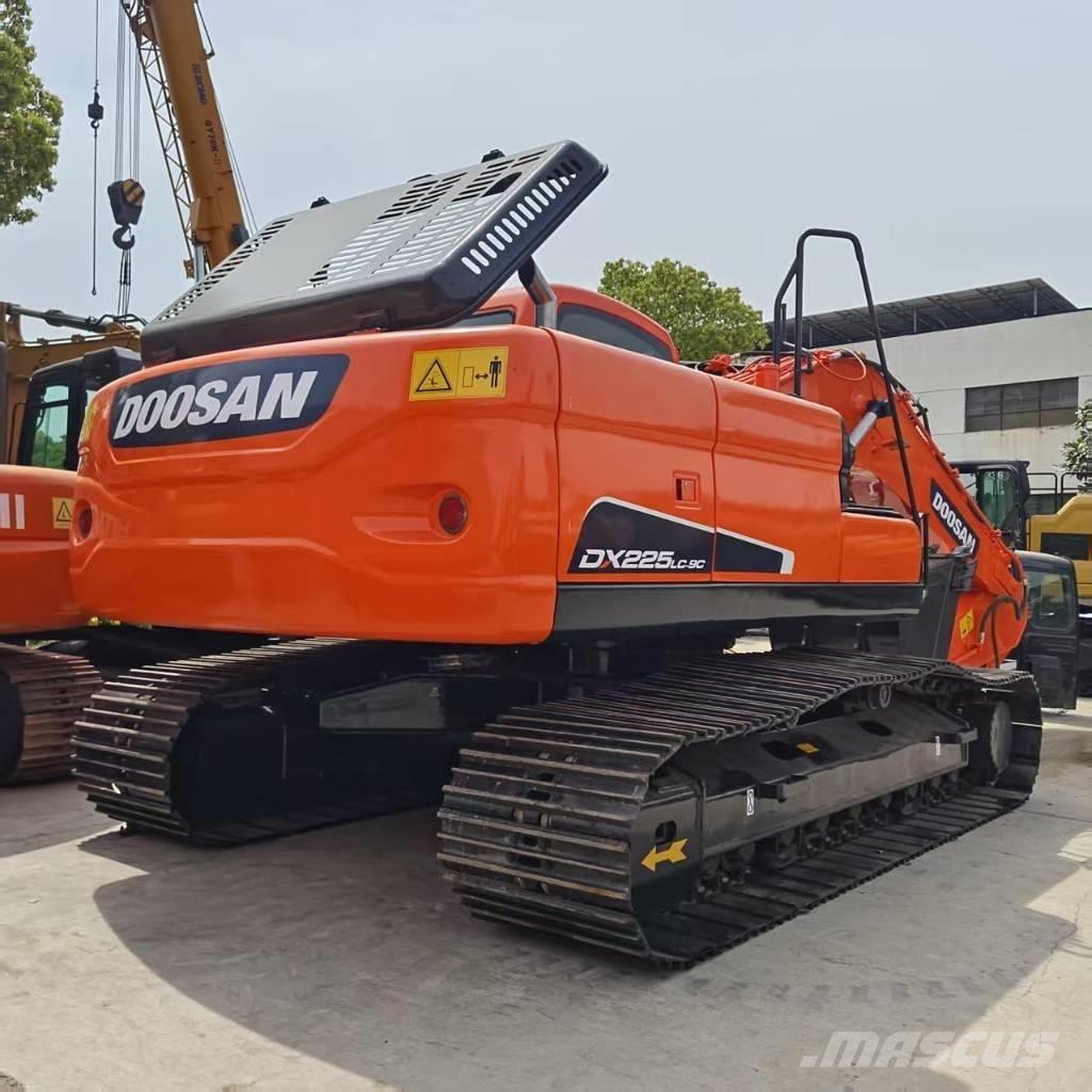 Doosan DX 225 Гусеничні екскаватори