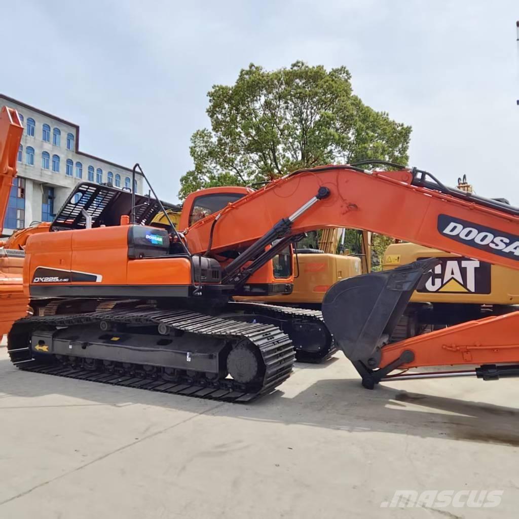 Doosan DX 225 Гусеничні екскаватори