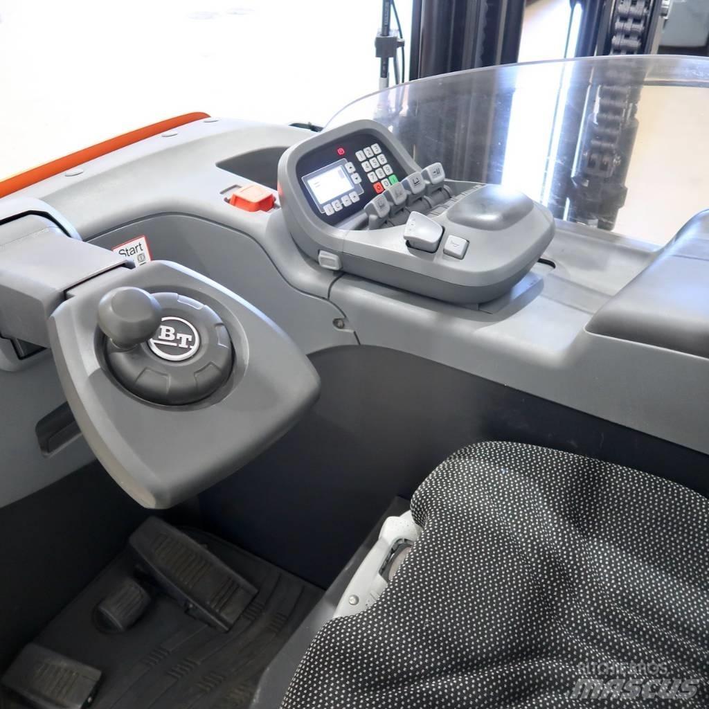 Toyota RRE140B Річ-трак із високим підйомом