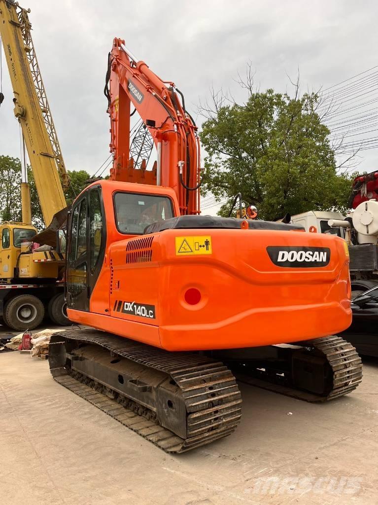 Doosan DX 140 LC Гусеничні екскаватори