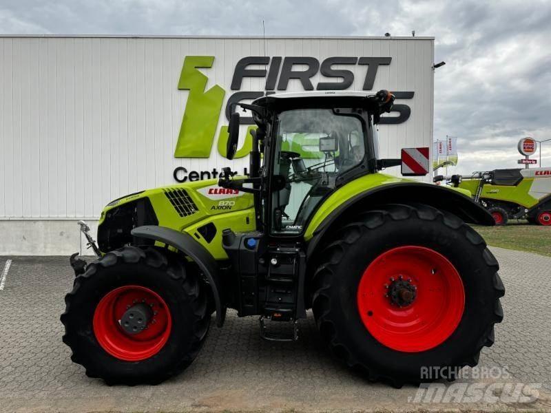 CLAAS AXION 870 Трактори