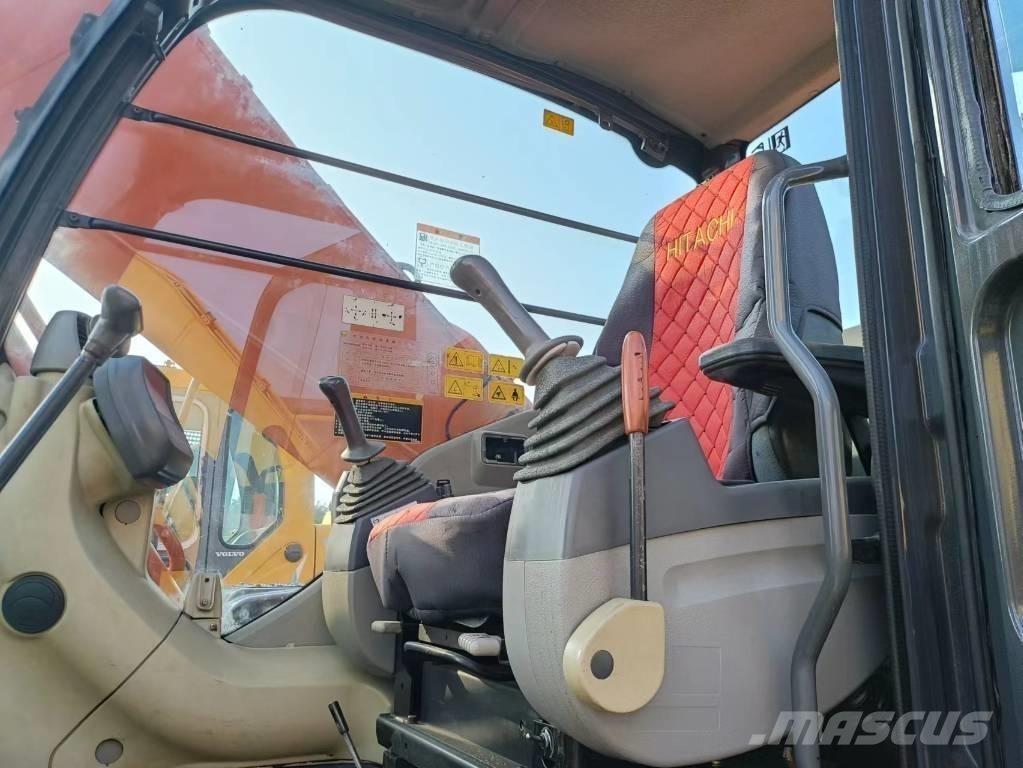 Hitachi ZX 250 LC Гусеничні екскаватори