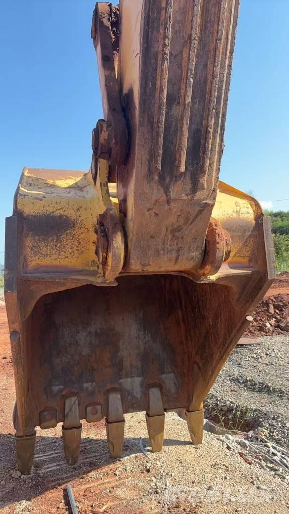 Komatsu PC500LC-10MO Гусеничні екскаватори