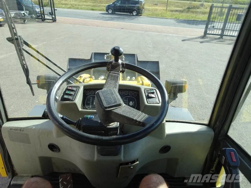 Komatsu WA65-3 Фронтальні навантажувачі