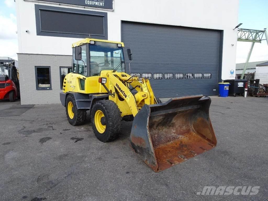 Komatsu WA65-3 Фронтальні навантажувачі