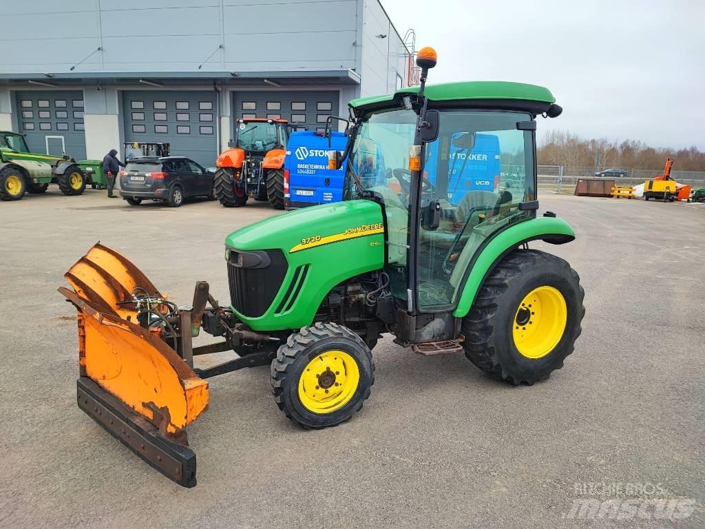 John Deere 3720 Трактори