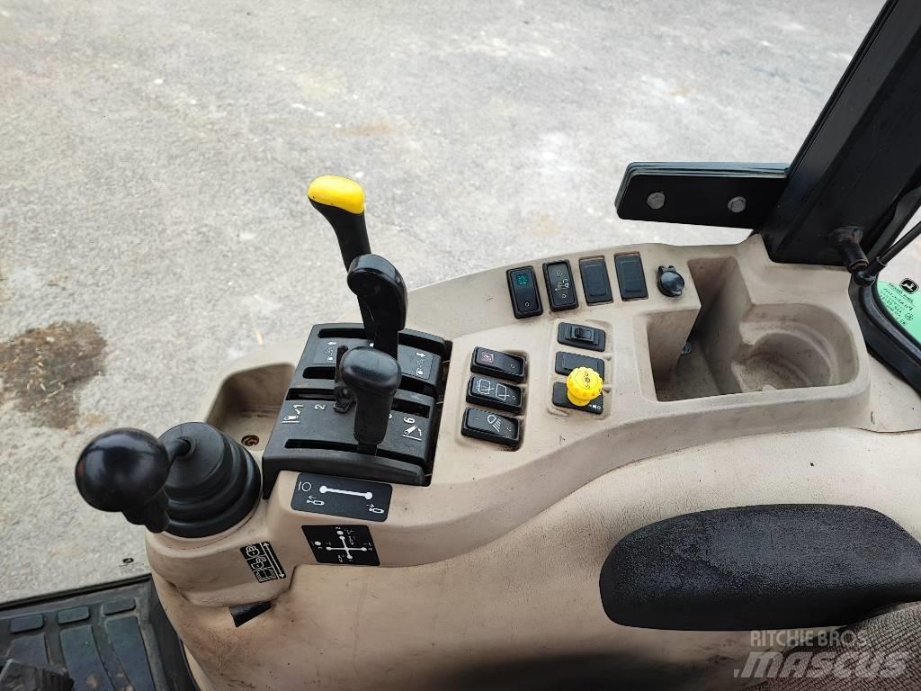 John Deere 3720 Трактори