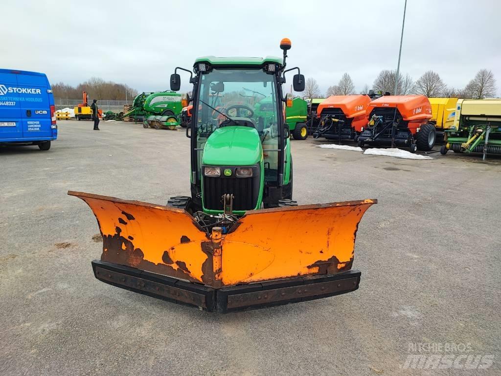 John Deere 3720 Трактори