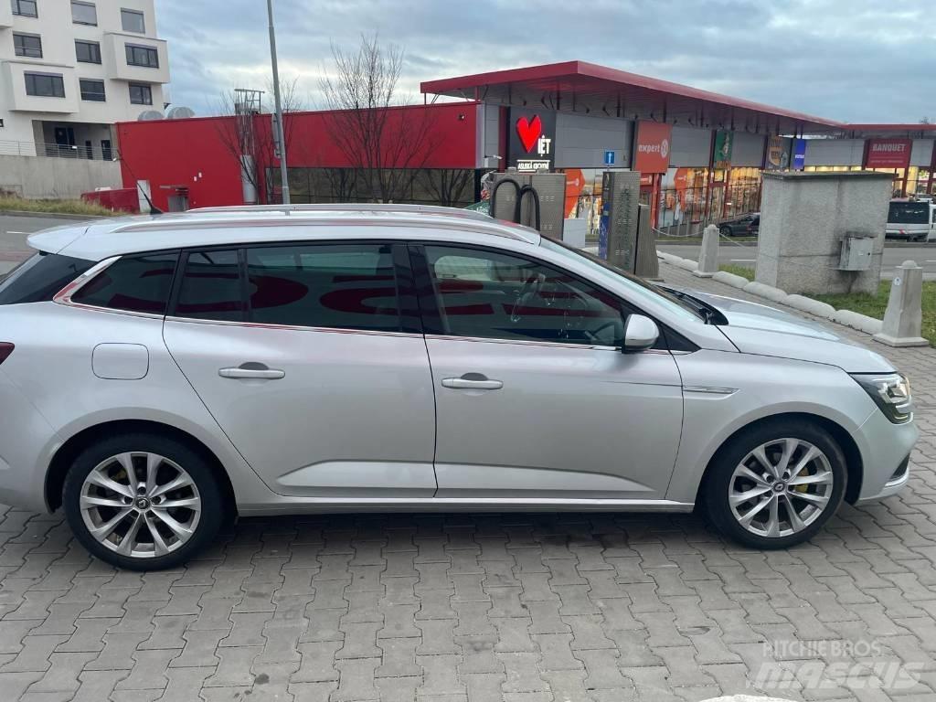 Renault Megane Автомобілі