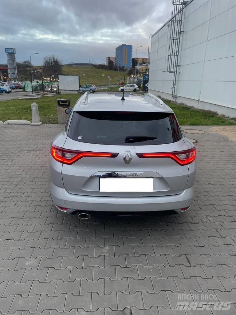 Renault Megane Автомобілі