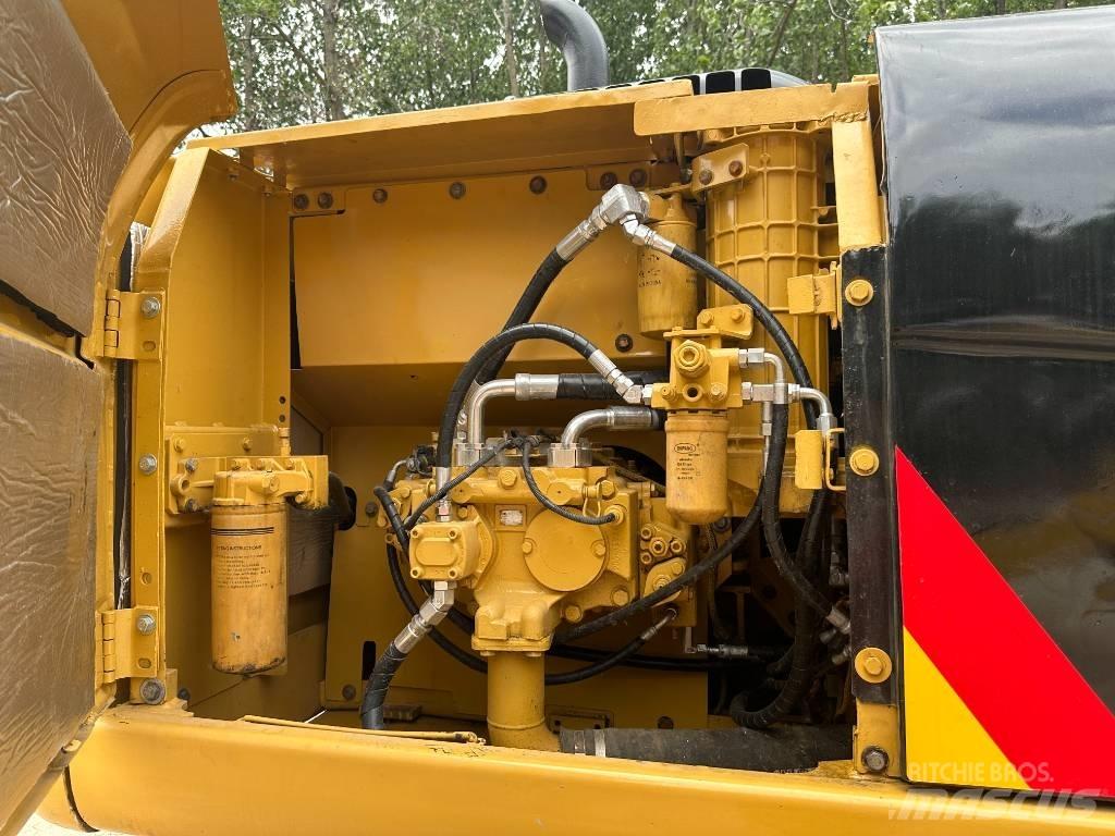 CAT 320D Гусеничні екскаватори