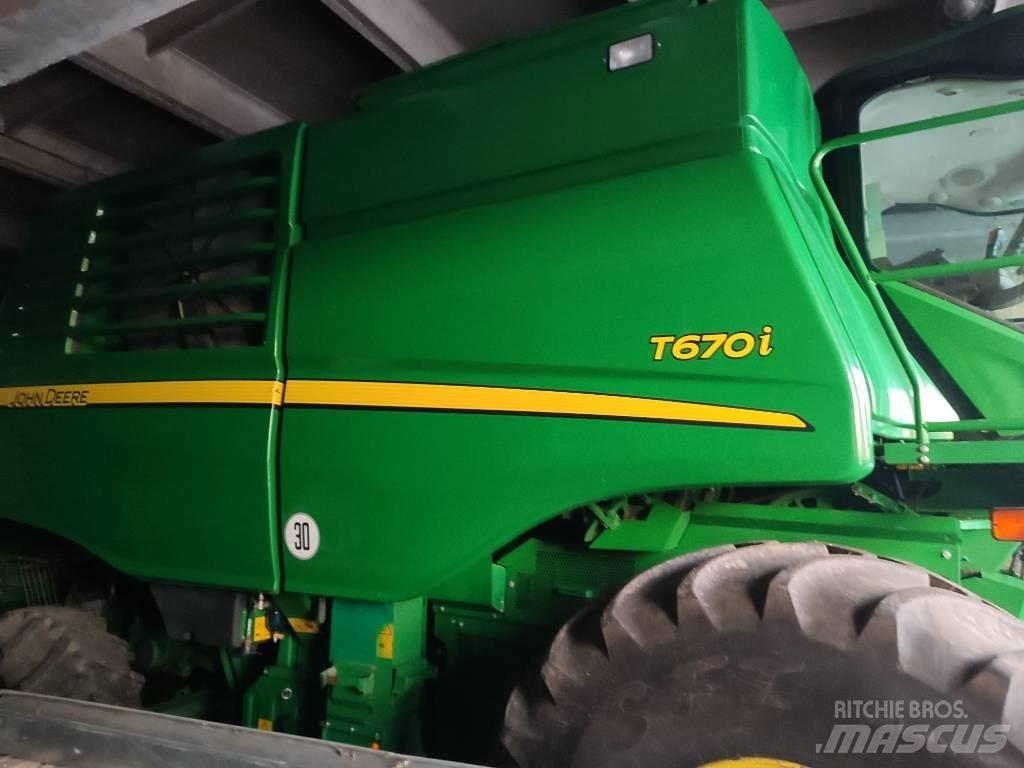 John Deere T 670 i Зернозбиральні комбайни
