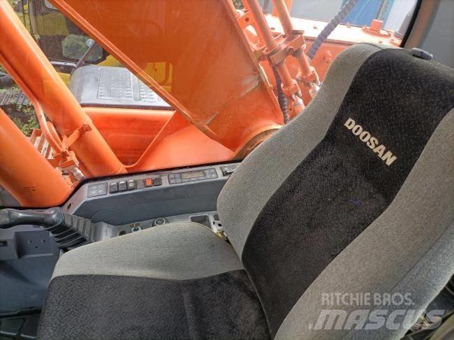 Doosan DX 300 Гусеничні екскаватори