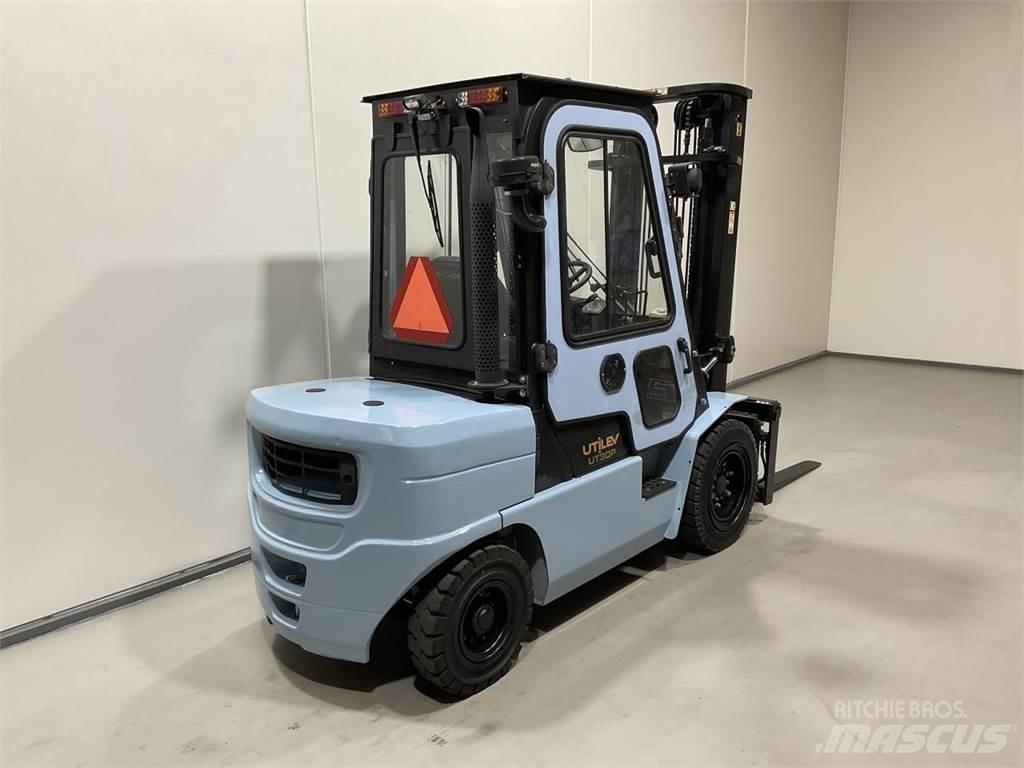 Utilev UT30P Дизельні навантажувачі