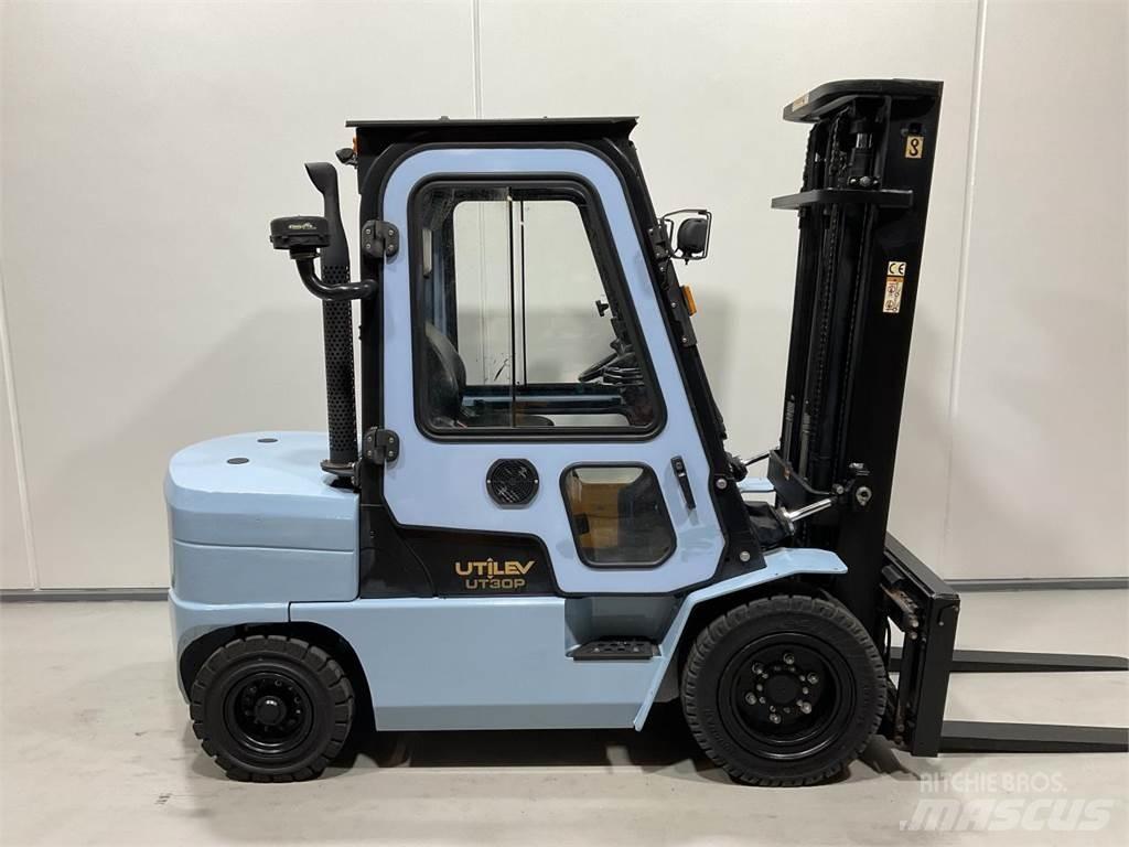 Utilev UT30P Дизельні навантажувачі