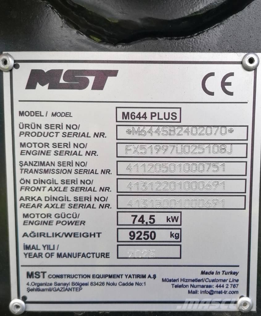 MST M644PLUS Екскаватори-навантажувачі