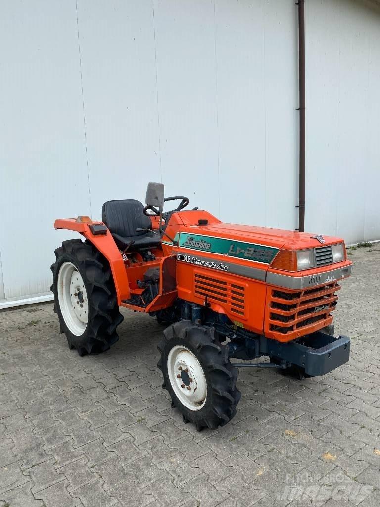 Kubota L1-225 Трактори