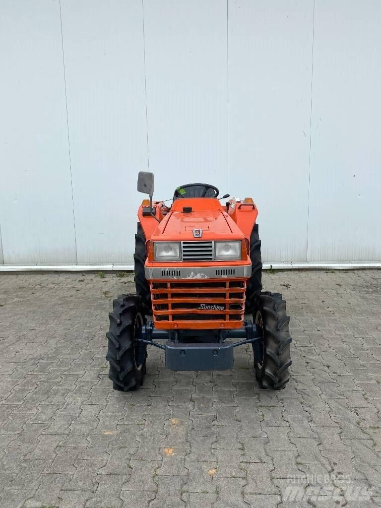 Kubota L1-225 Трактори