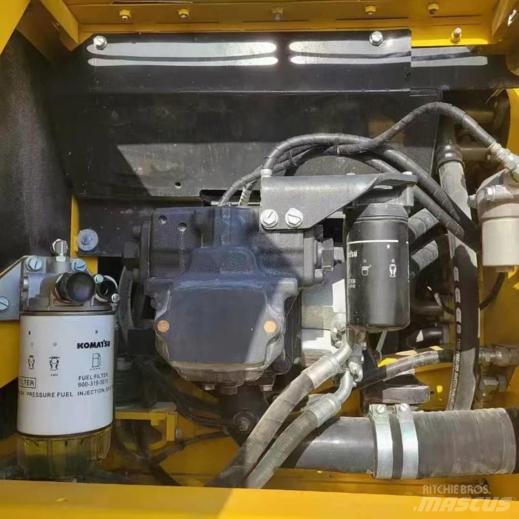 Komatsu 240LC-8 Гусеничні екскаватори