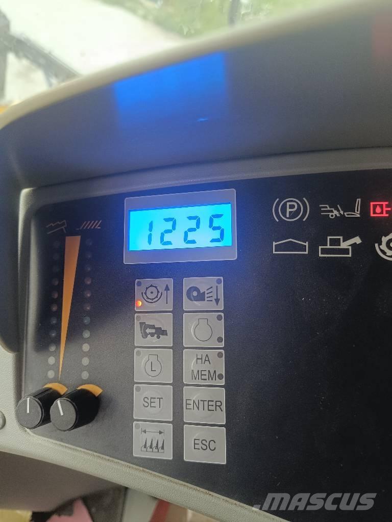 New Holland TC 5050 Зернозбиральні комбайни