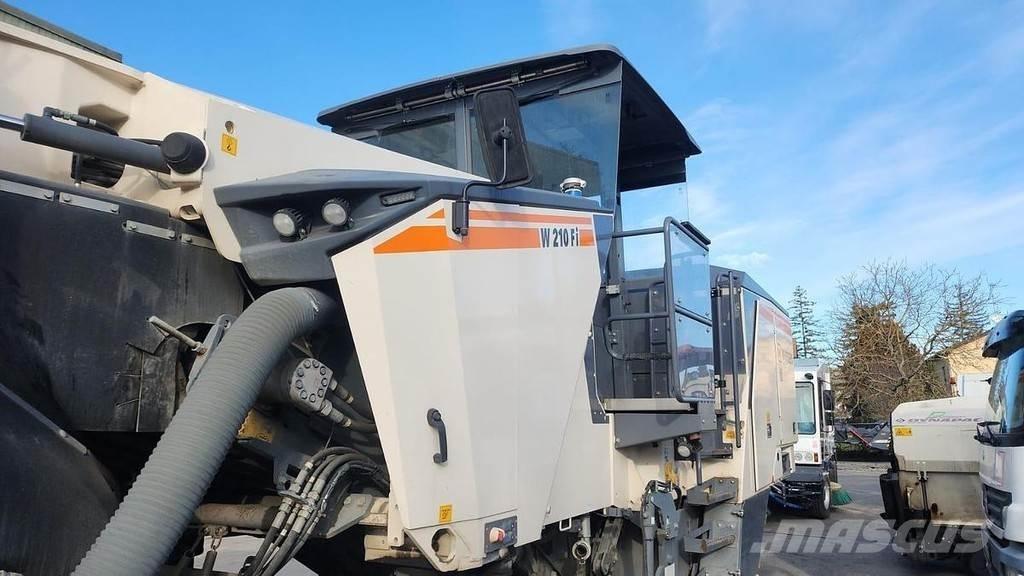 Wirtgen W210 FI Агрегати для відливання бетонних блоків