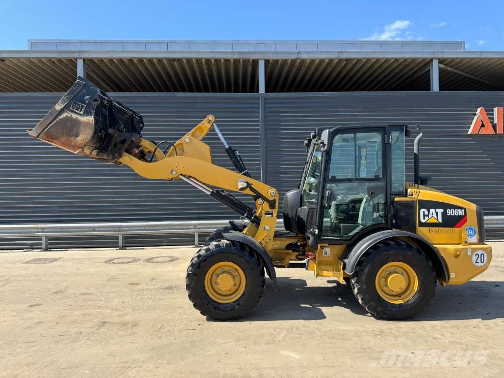 CAT 906M Фронтальні навантажувачі